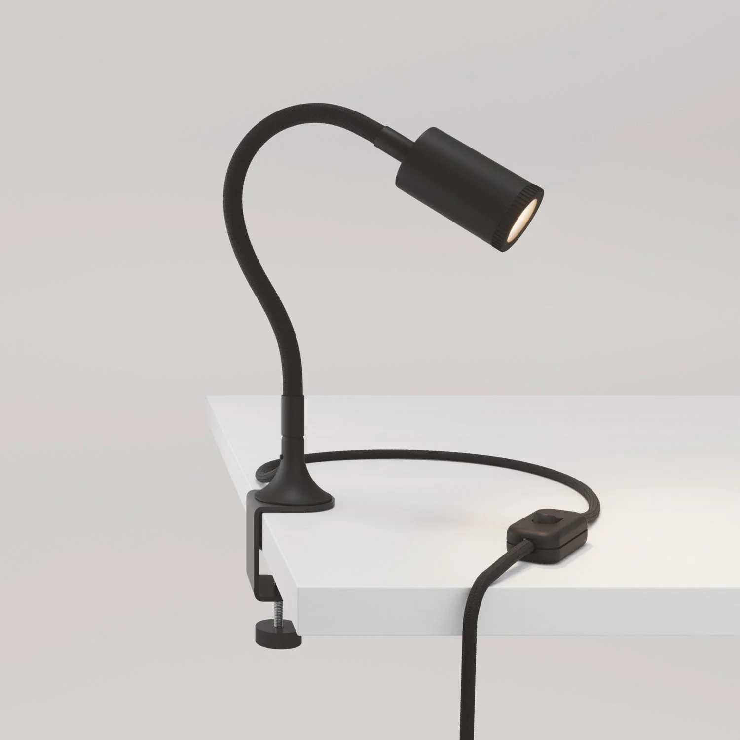 Adjustable MAG-Y spotlight with clamp and UK plug - Black
