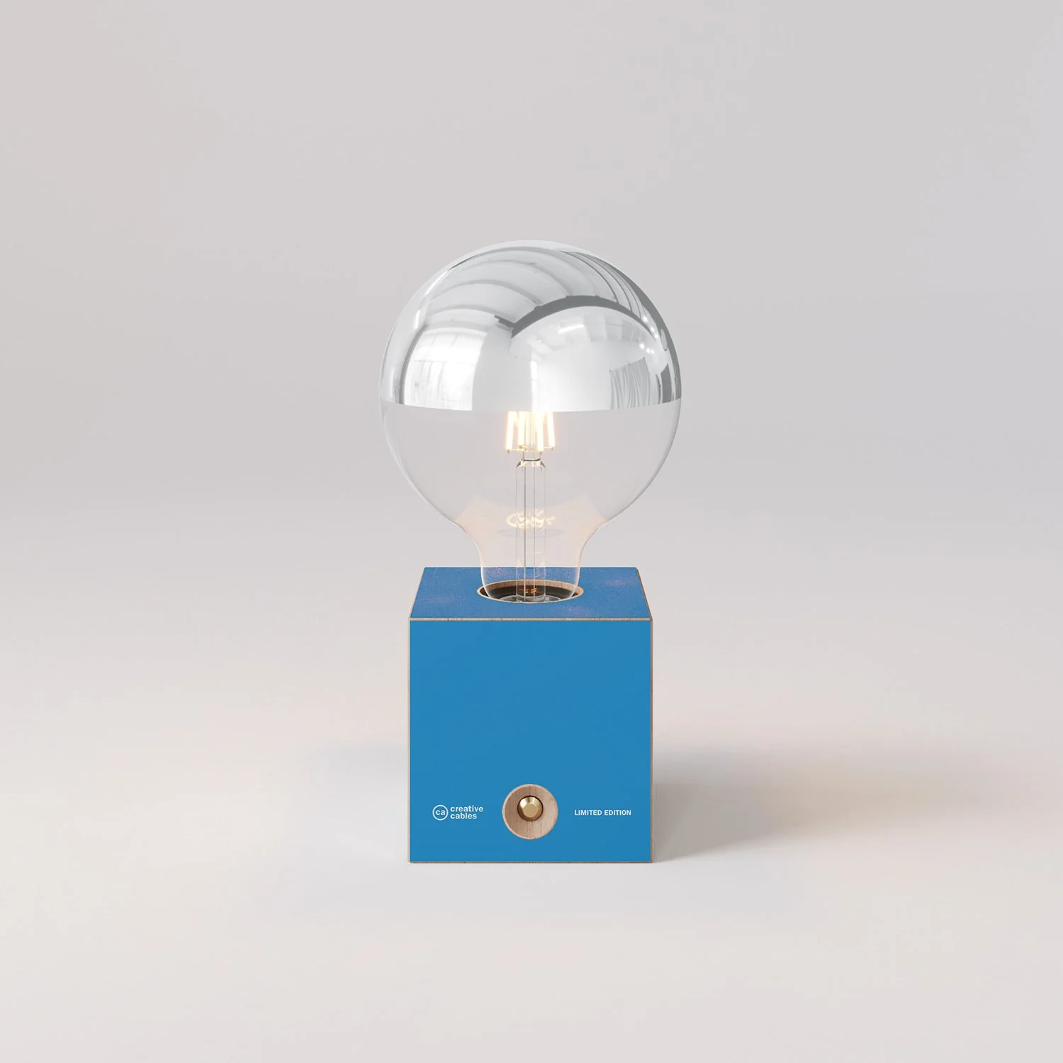 Cabless03 "Futur" battery lamp with silver half-sphere globe bulb - Futur Festival - Image 4
