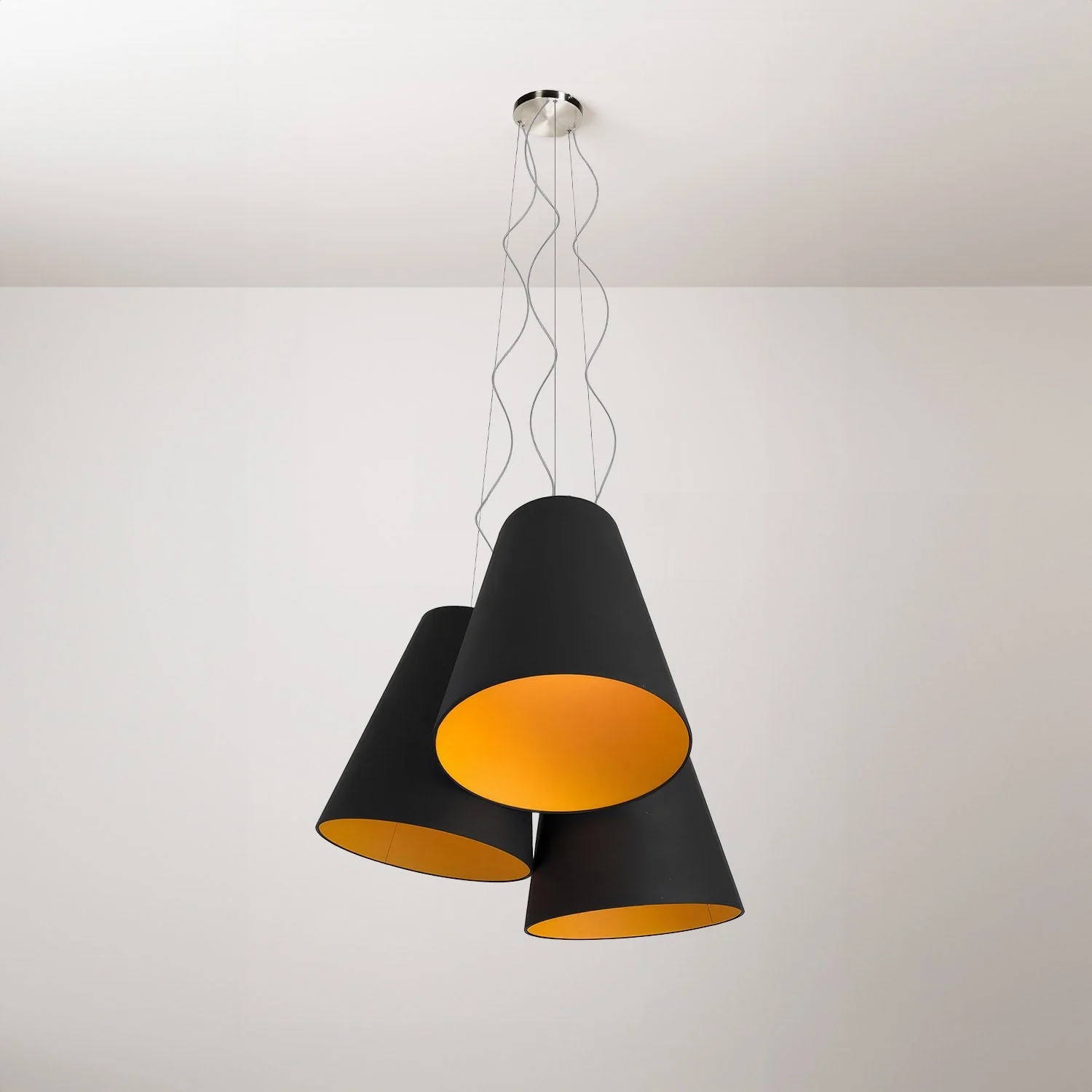 Trittico chandelier with two-tone cone Lampshades Anthracite and Mandarin - Made in Italy