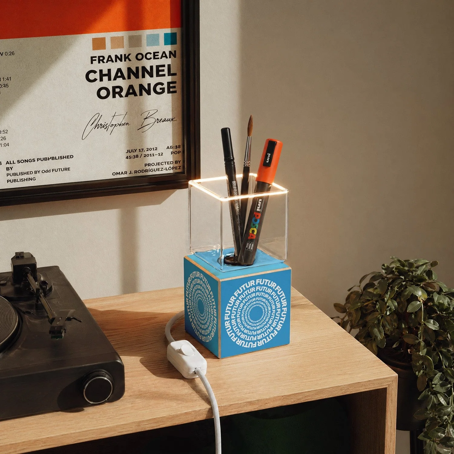 Cubetto table lamp with US plug, "Futur" Ghost bulb - Futur Festival - Image 3