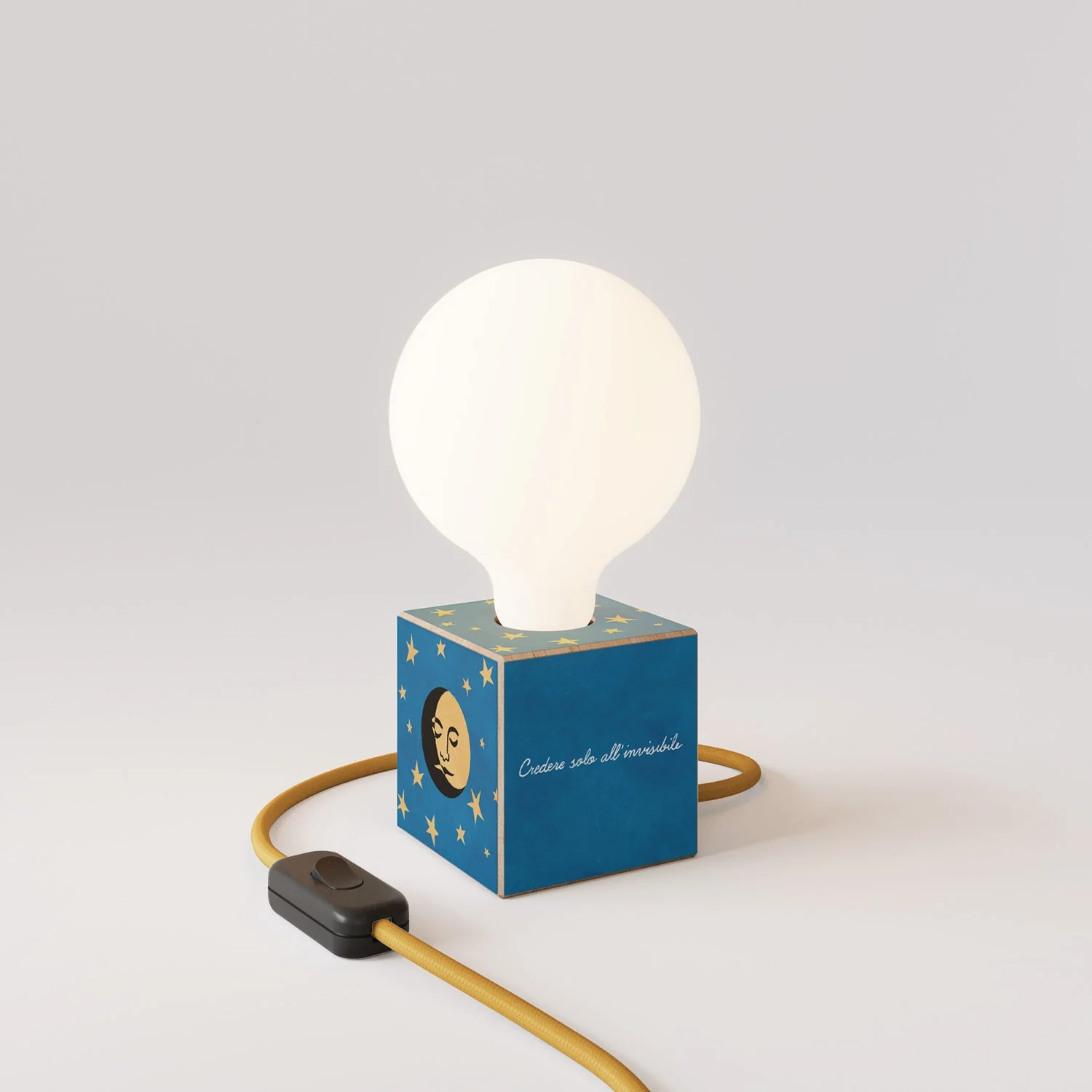 Cubetto table lamp with US plug, "La luna" porcelain effect globe bulb - Santomanifesto