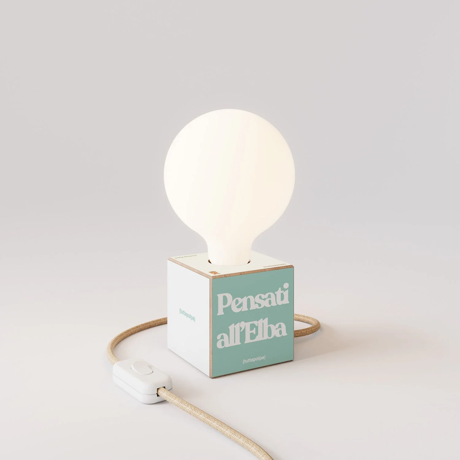 Cubetto table lamp with US plug, "Pensati all’Elba" porcelain-effect globe bulb - Tuttapolpa