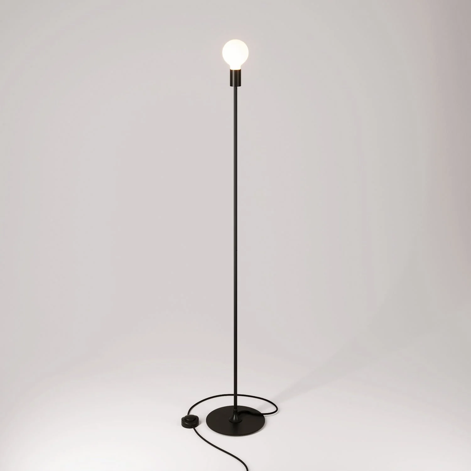 MAG-Y floor lamp with round metal base - Black