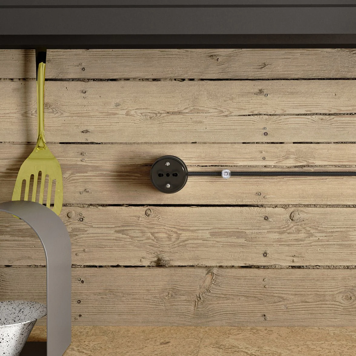 Italian dual standard wall outlet 10/16A in black porcelain - Image 4