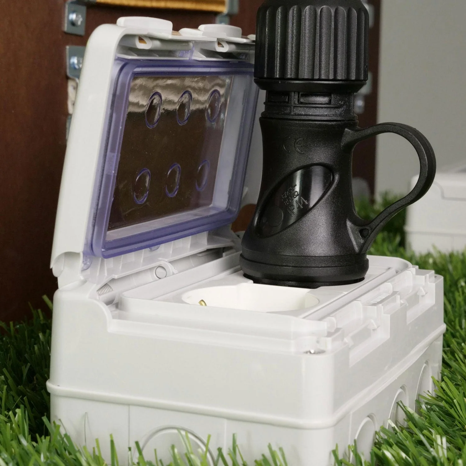 Black Schuko Plug 16A 250V IP44 for outdoor use - Compatible with Modulair System - Black - Image 3