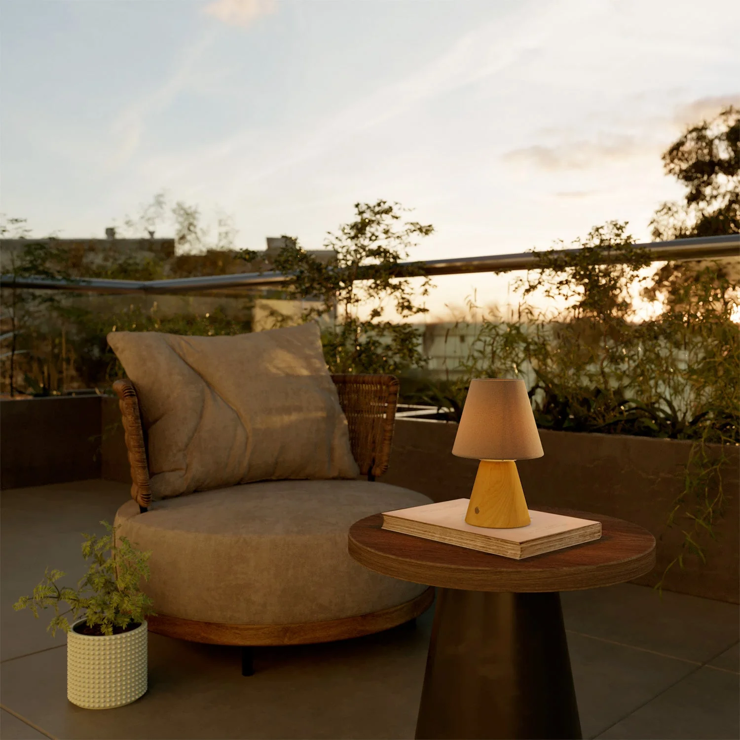 Cabless11 rechargeable portable lamp with drop light bulb and lampshade - Zafferano - Image 3