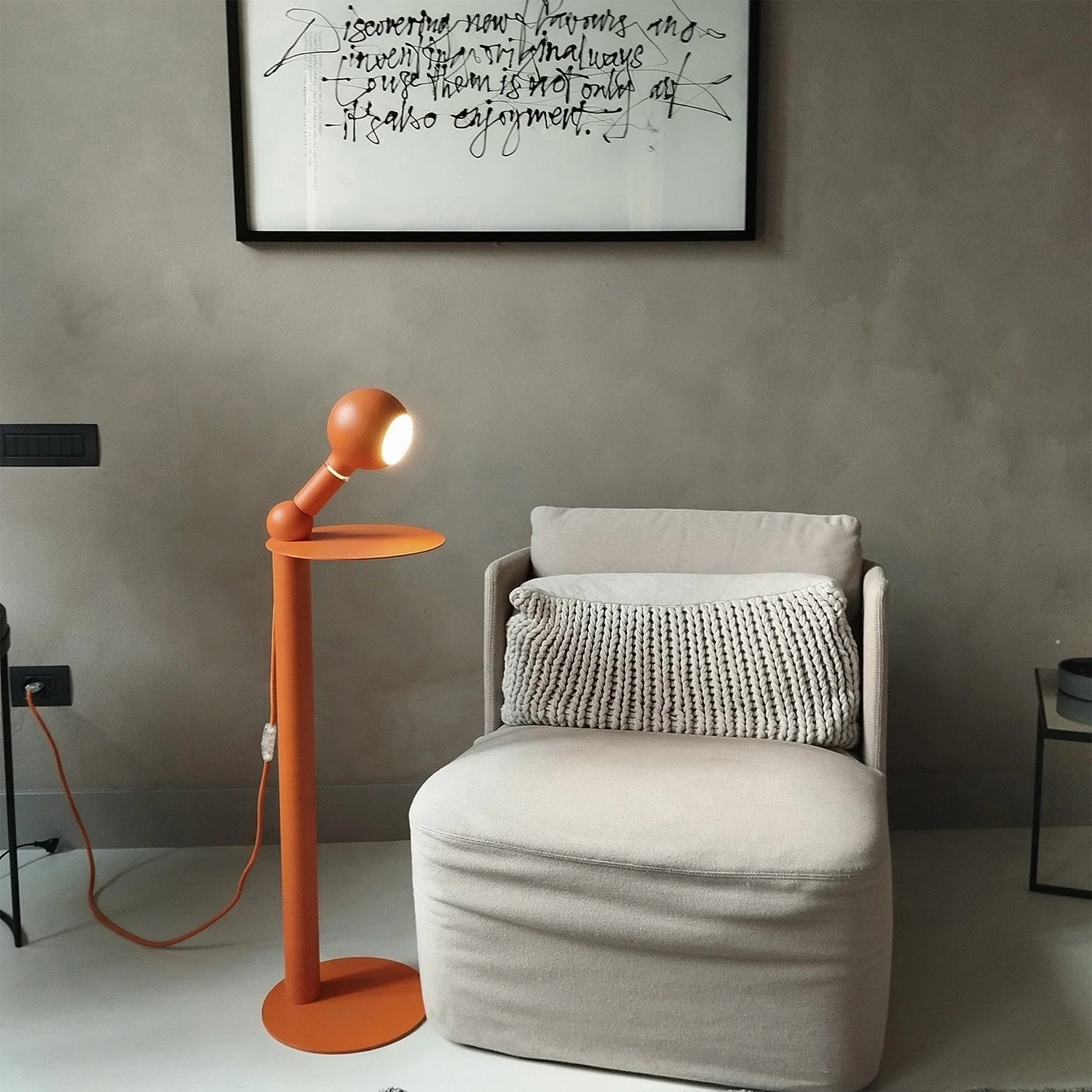 Rocco - Floor lamp with UK plug and Camo light bulb - Orange - Image 3