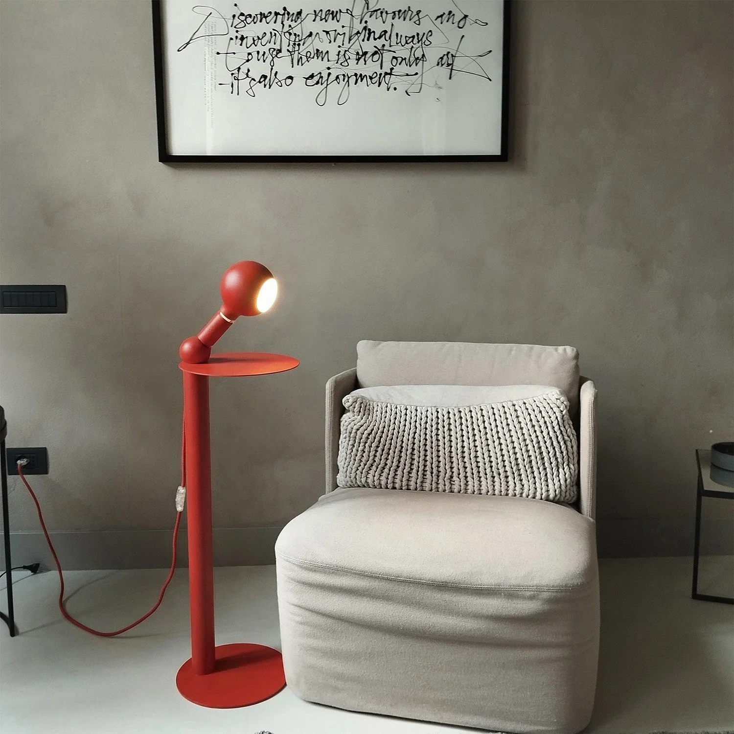 Rocco - Floor lamp with UK plug and Camo light bulb - Red - Image 3