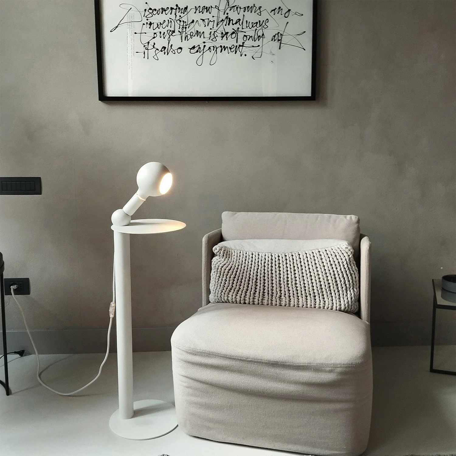 Rocco - Floor lamp with UK Plug and Camo Light bulb - White - Image 3