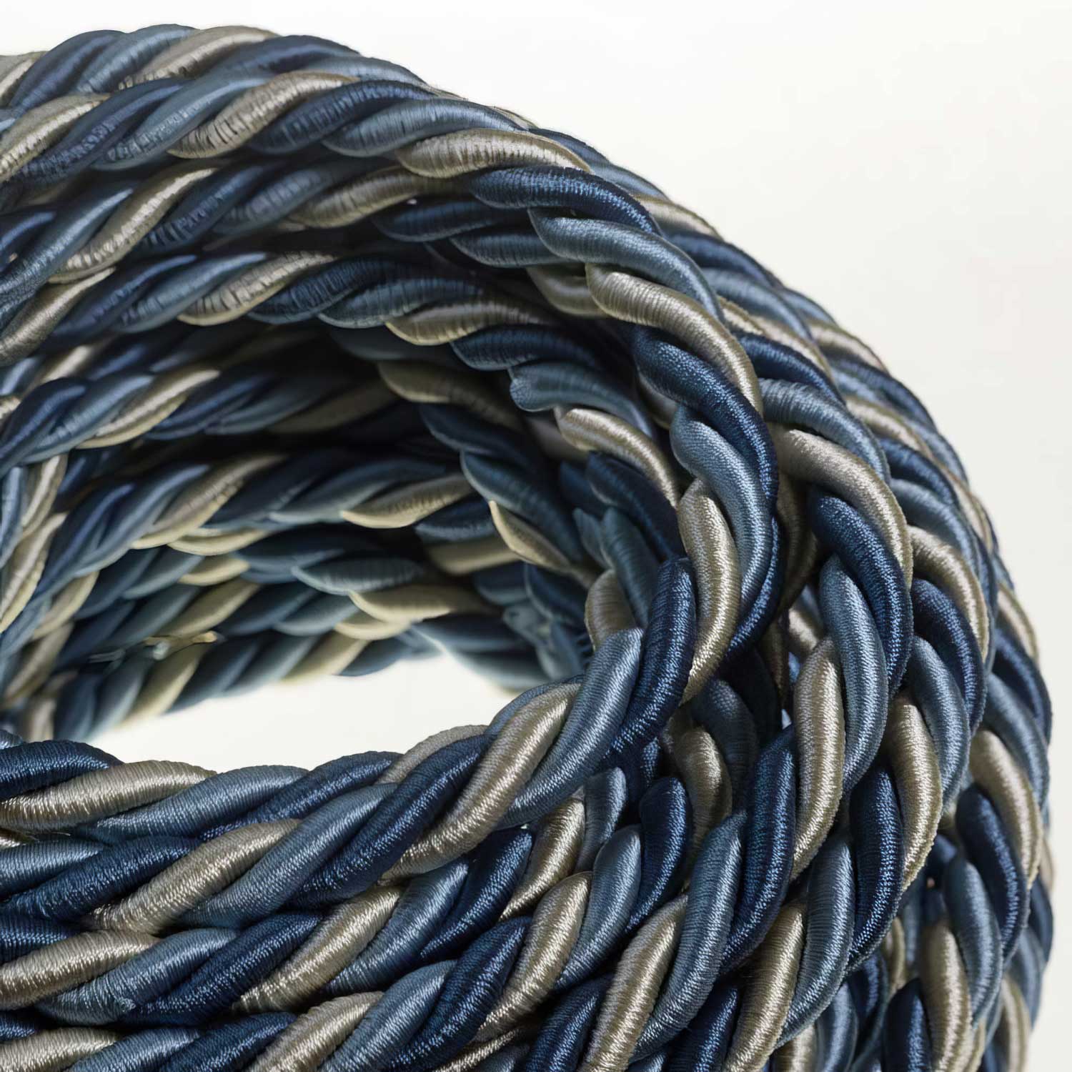 Rope electrical wire with 18/3 AWG wire inside. Bright Bernadotte fabric covering - Image 2