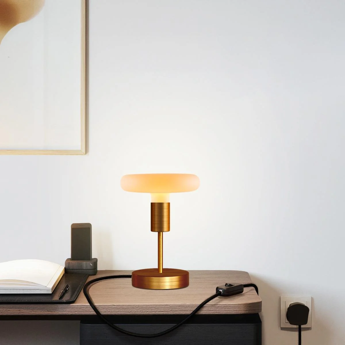 Alzaluce Dash table lamp in metal with UK plug - Satin copper - Image 2