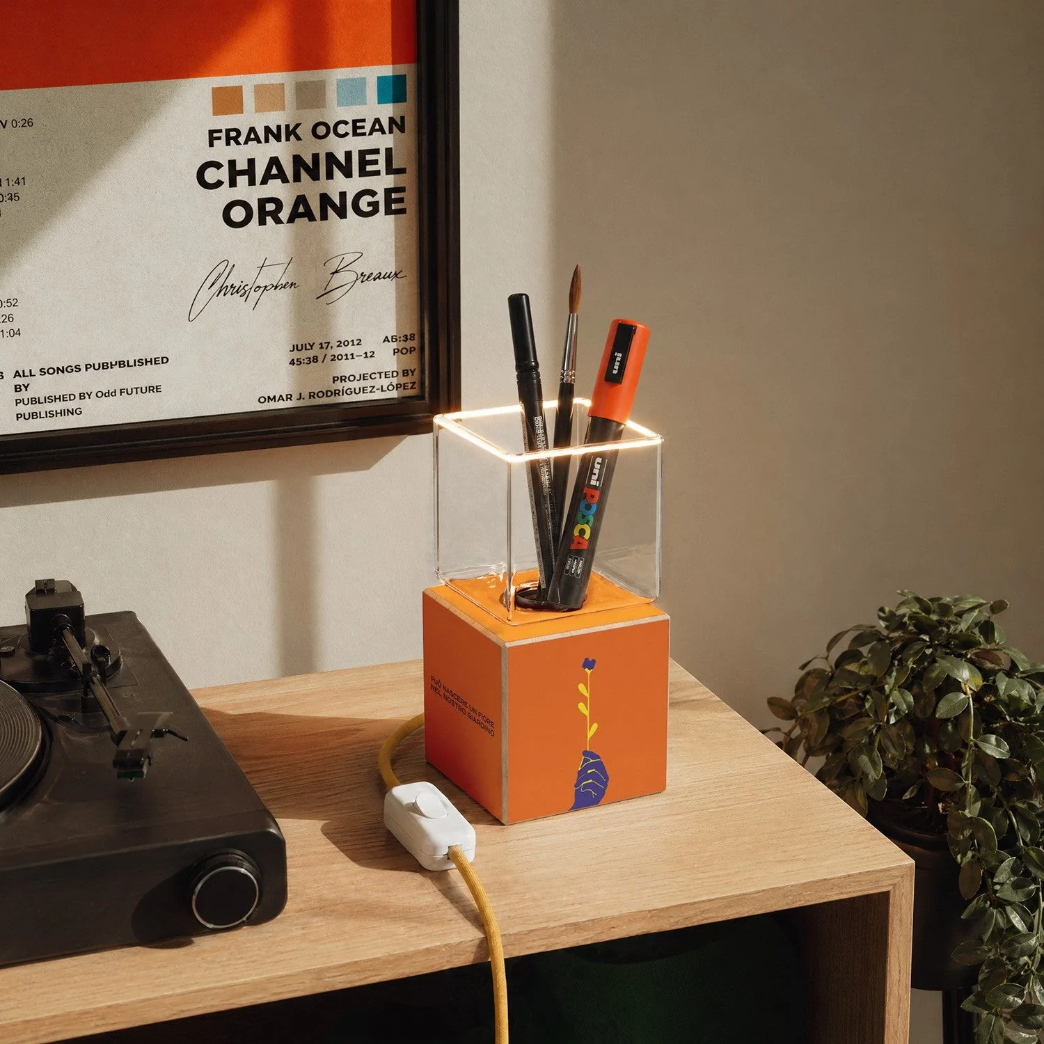 Cubetto table lamp “Può nascere un fiore” with UK Plug and Ghost Light bulb - Santomanifesto - Image 3