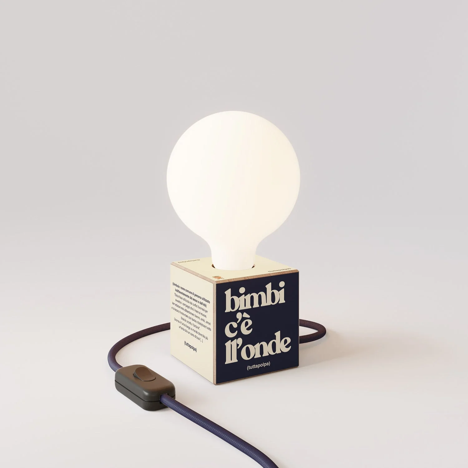 Cubetto table lamp “Bimbi c’è l’onde” with UK Plug and porcelain-effect globe Light bulb - Tuttapolpa