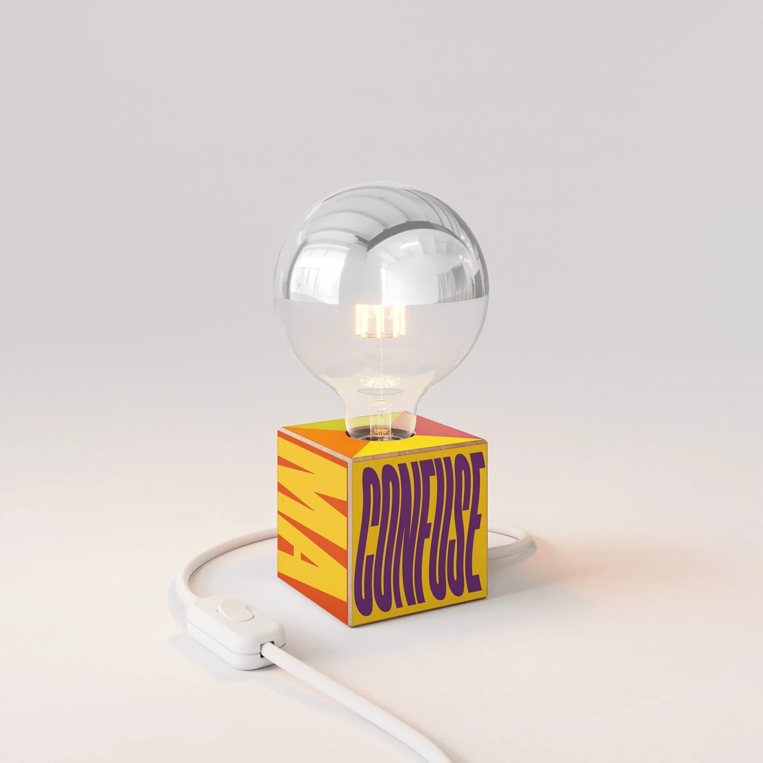 Cubetto table lamp "Poche idee ma confuse" with English Plug and half-silver globe Light bulb - Santomanifesto