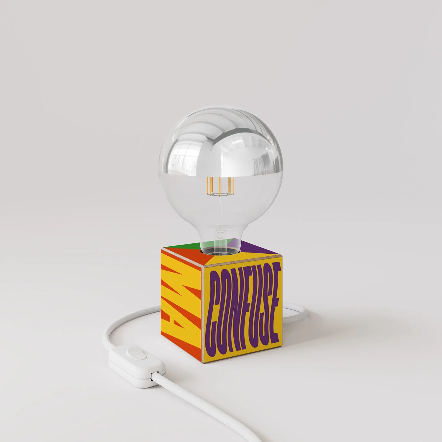 Cubetto table lamp "Poche idee ma confuse" with English Plug and half-silver globe Light bulb - Santomanifesto - Image 3