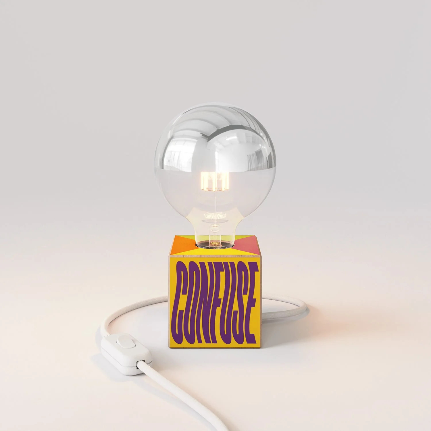 Cubetto table lamp "Poche idee ma confuse" with English Plug and half-silver globe Light bulb - Santomanifesto - Image 4