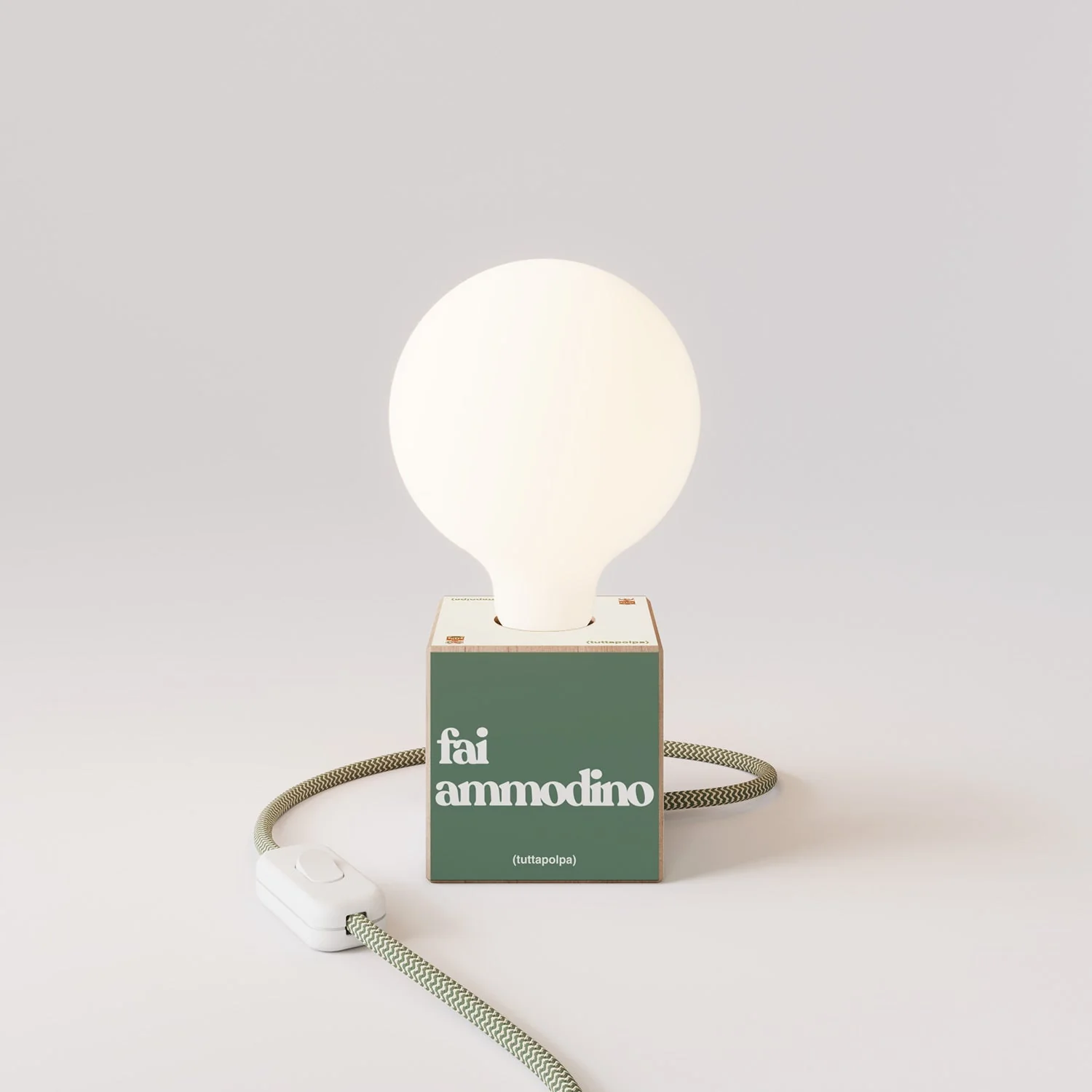 Cubetto Table Lamp "Fai ammodino" with porcelain effect globe light bulb - Tuttapolpa - Image 4