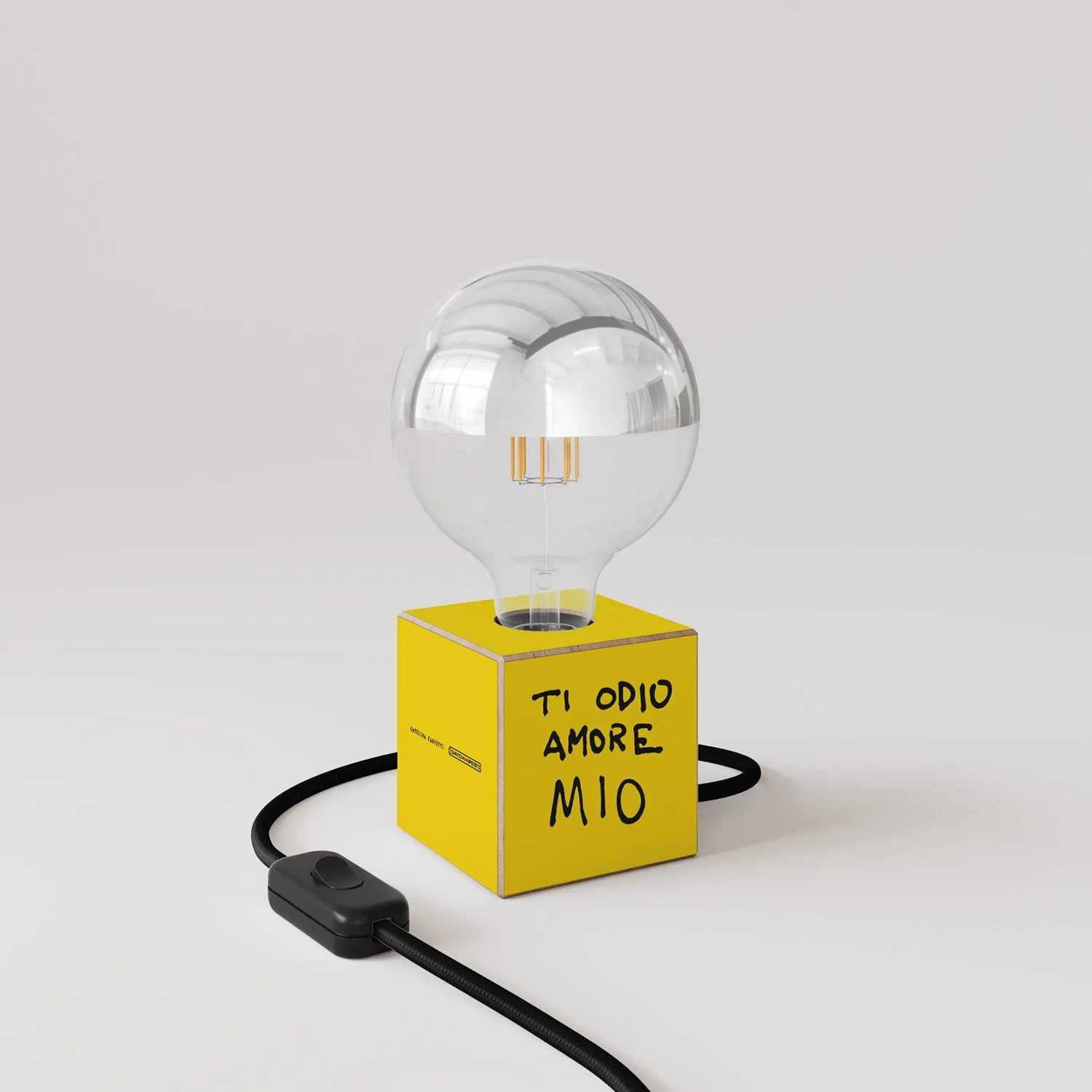 Cubetto table lamp "Ti odio amore mio" with UK plug and half-silver globe light bulb - Santomanifesto - Image 3