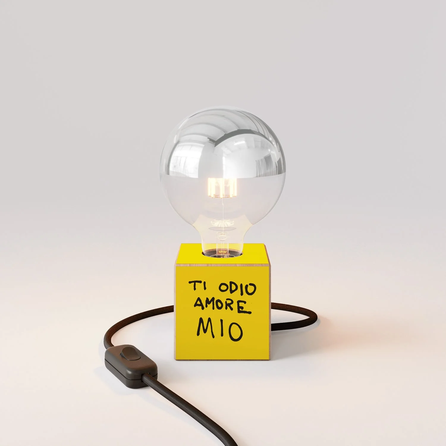 Cubetto table lamp "Ti odio amore mio" with UK plug and half-silver globe light bulb - Santomanifesto - Image 4
