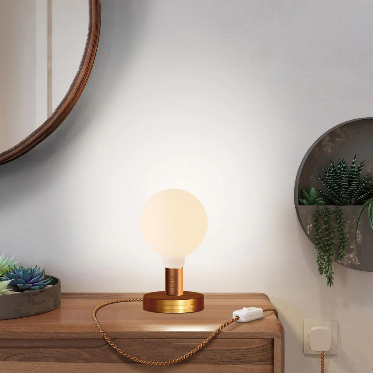 Posaluce Globo table lamp in metal with UK plug - Satin copper - Image 2