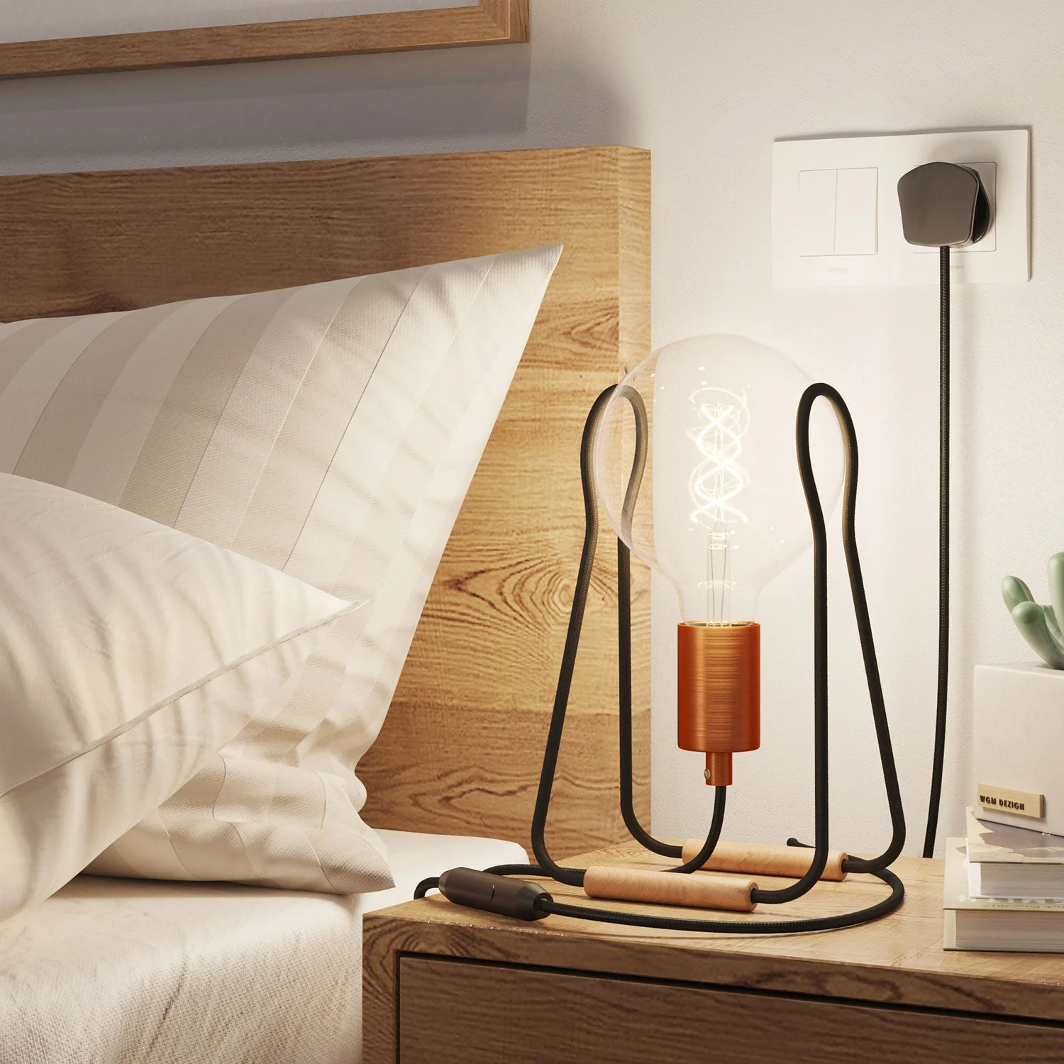 Taché Metal table lamp and UK plug - Black - Image 2